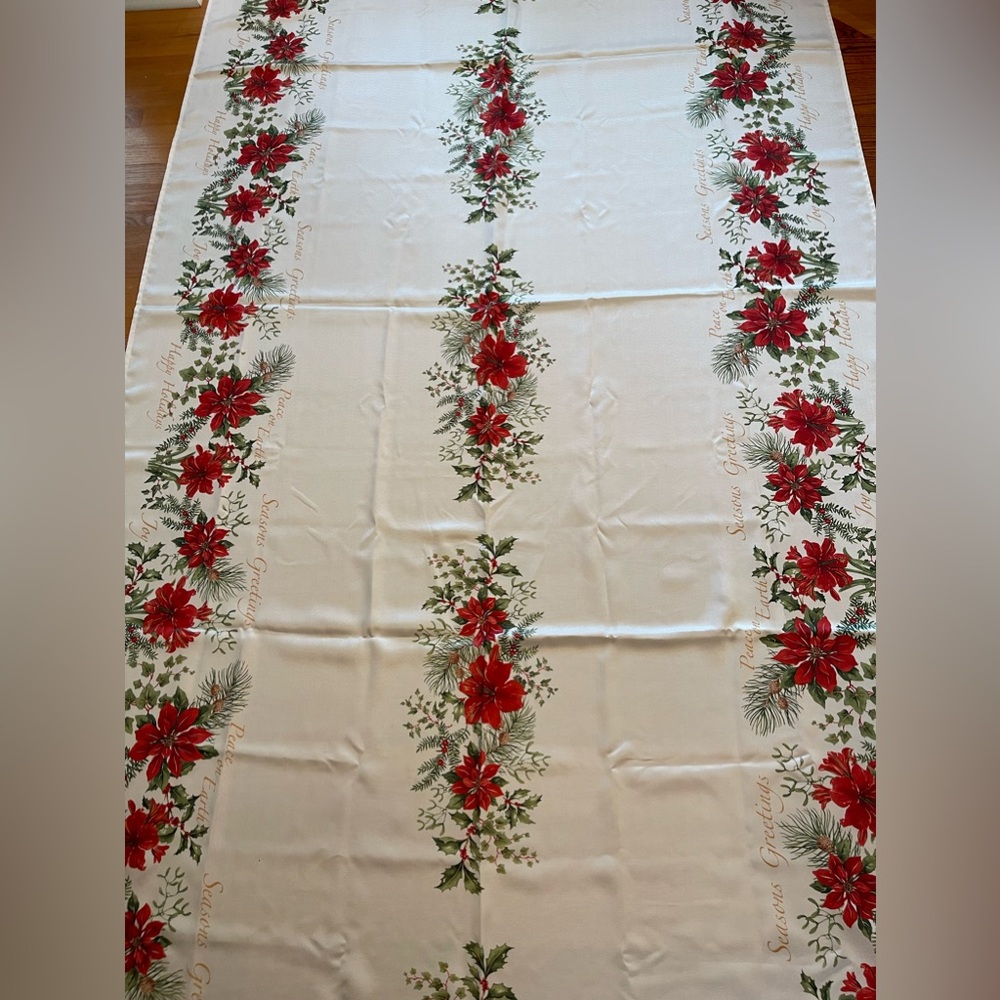 VTG INSPIRED large banquet‎ size Christmas tablecloth 100” x 68” poinsettias